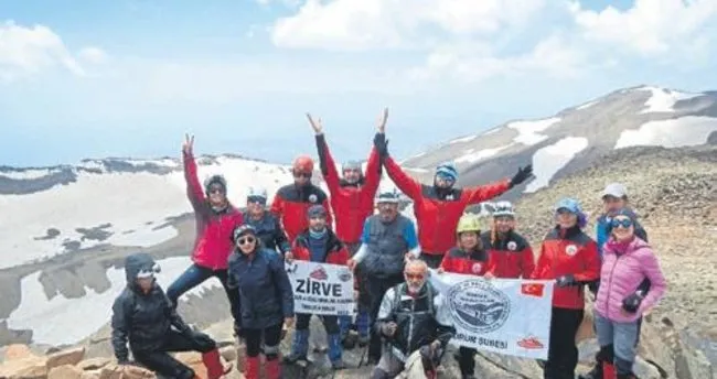 zirve dagcilik 6 ayri daga tirmandi