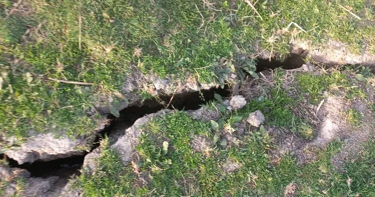 Ceyhan Nehri kıyısında depremin izleri