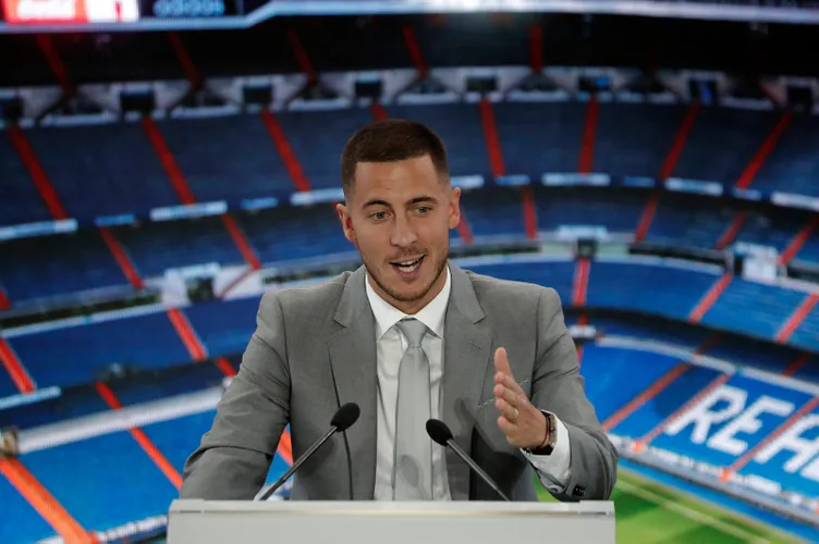 Eden Hazard'ın imza törenine damga vuran anlar! Real Madrid taraftarı o yıldızı istedi