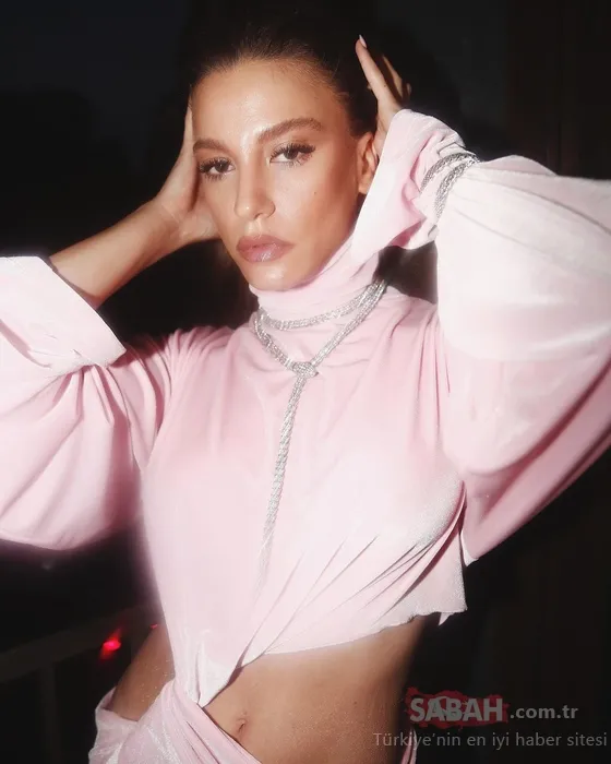 Serenay Sarıkaya Milano’yu yıktı geçti! Çömelerek verdiği pozlara beğeni yağdı