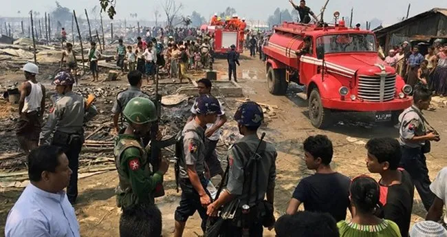 Myanmar ordusu Rohingyalara ait bin 500 binayı yaktı!