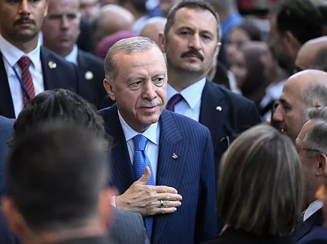 baskan-erdogana-new-yorkta-sevgi-seli-turkevi-girisinde-ilgiyle-karsilandi-1726960037683.jpeg