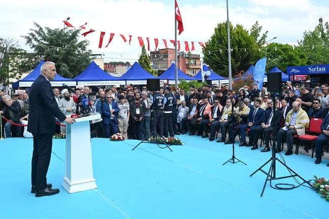 nazillide-festival-heyecani-bakan-ersoy-ureticiler-ve-sanatkarlarla-bir-araya-geldi-1777735759726.jpeg