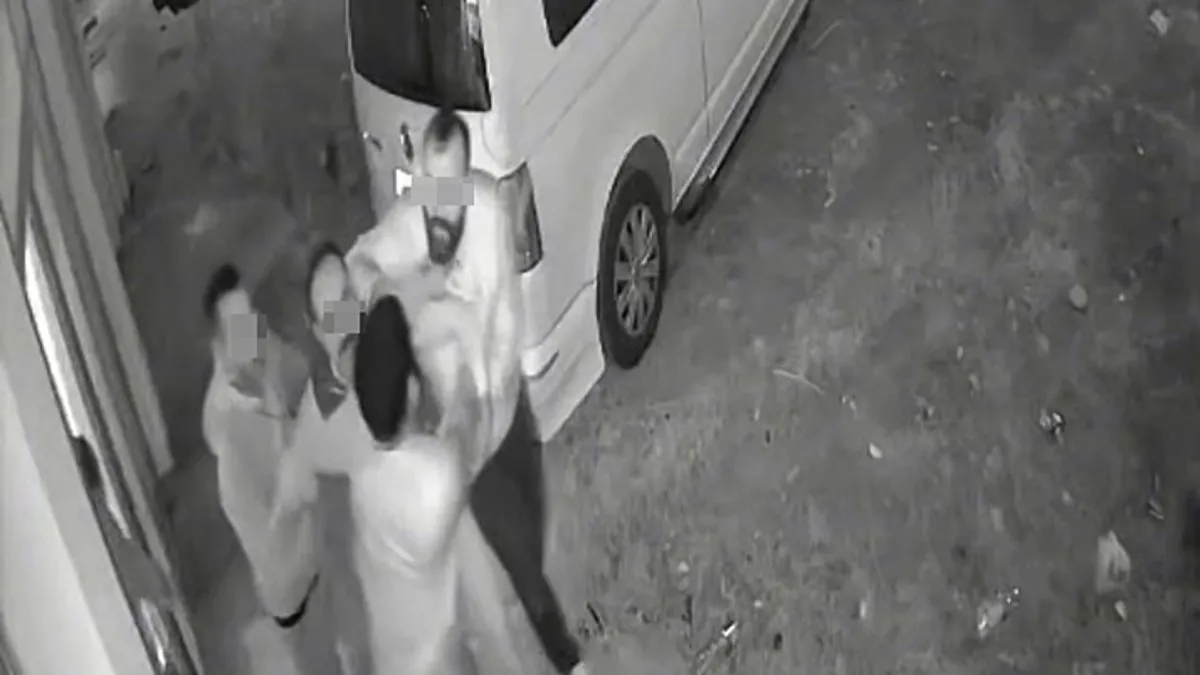 Kukla sanatçısı adam boşanma aşamasındaki eşi ve ailesi tarafından darp edildi: “Kardeşime ölesiye vurdular” Kukla sanatçısı adam boşanma aşamasındaki eşi ve ailesi tarafından darp edildi: “Kardeşime ölesiye vurdular”