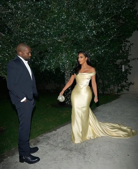 Kim Kardashian ve Kanye West Instagram’ı salladı!
