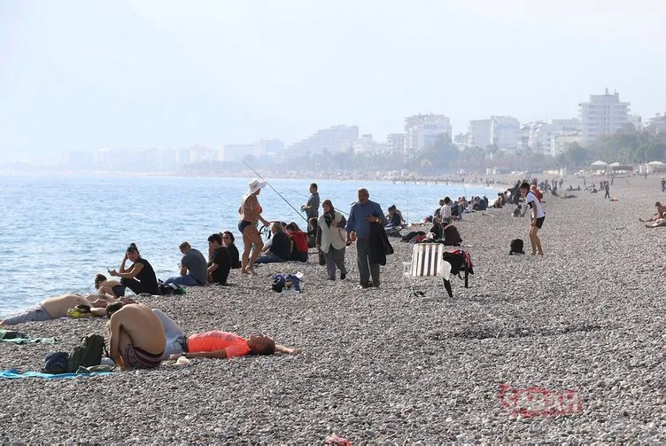 Türkiye kışa hazırlanırken, Antalya yazı yaşıyor