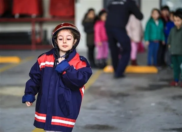 Gözleri hep o ışıklarda