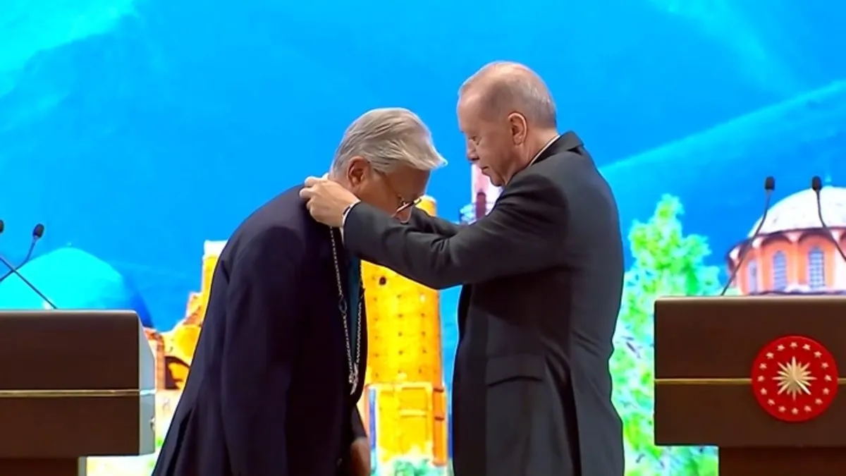 Kazakistan Cumhurbaşkanı Tokayev'e devlet nişanı