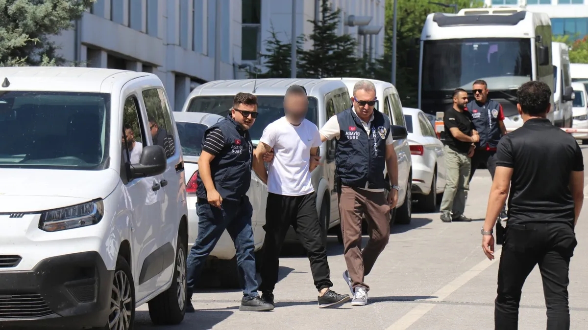 Adalet Bakanı Akın Gürlek talimat vermişti! 20 yıllık bakkal cinayeti çözüldü: 4 kişi gözaltında Adalet Bakanı Akın Gürlek talimat vermişti! 20 yıllık bakkal cinayeti çözüldü: 4 kişi gözaltında