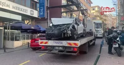 Beşiktaş’ta yokuş aşağı inerken duramayan otomobil eve daldı: 2 yaralı