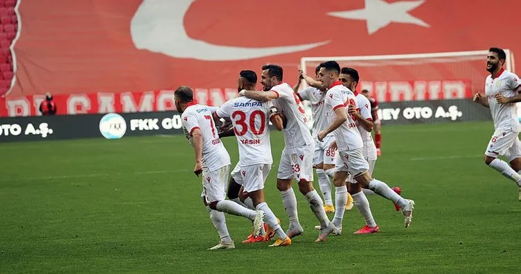 Samsunspor 3 attı Süper Lig iddiasını sürdürdü!