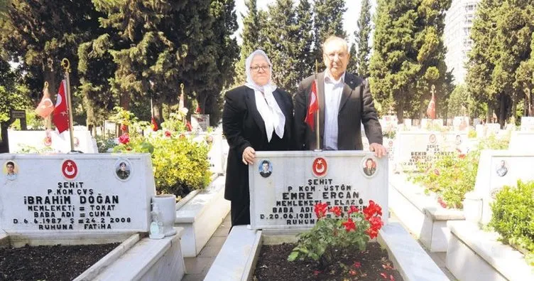 Şehitliklerde hüzün ve gurur