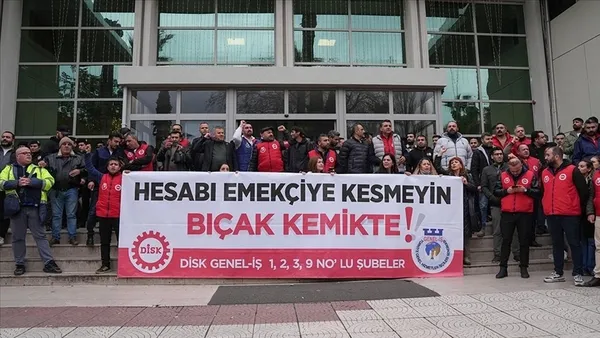 izmirde-grev-kapida-once-ilceler-simdi-de-buyuksehir-1745660118092.jpg