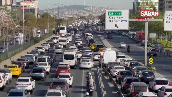 İstanbul'da bayram tatilinin ardından ilk iş günü trafik yoğunluğu oluştu | Video