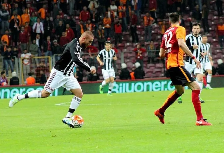 Galatasaray - Beşiktaş maçı sosyal medyayı salladı