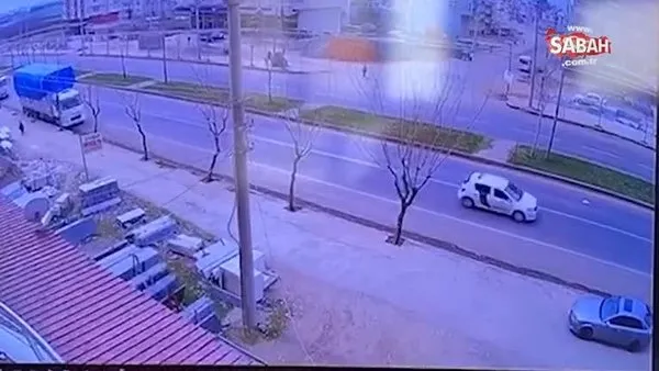 Otomobilin çocuklara çarpma anı güvenlik kamerasına yansıdı | Video