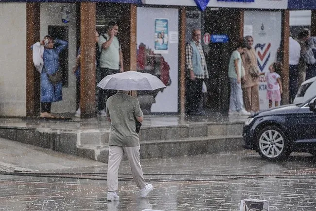 SON DAKİKA… Meteoroloji’den hava durumu uyarısı! İstanbul dahil 13 il için sarı kodlu alarm verildi: Hafta sonu plan yapacaklar dikkat!