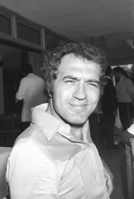 Fikret Hakan hayatını kaybetti