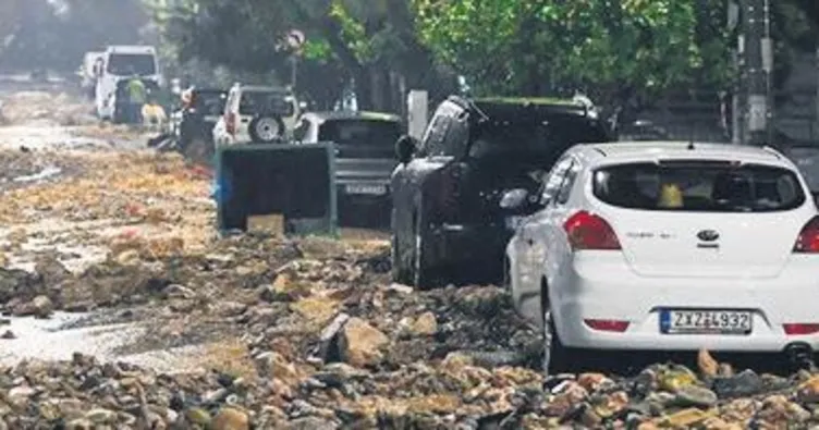 Yunanistan’da sel iki can aldı