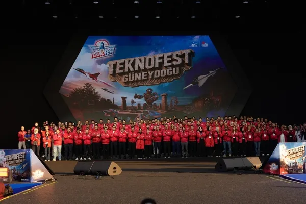 cevdet-yilmaz-teknofest-guneydogunun-kapanisinda-aciklamalarda-bulundu-1791140494802.jpg