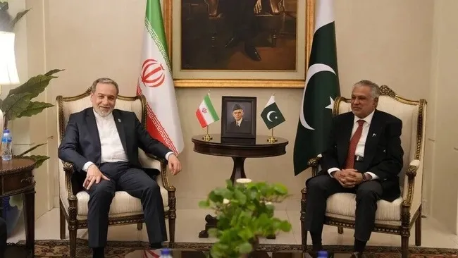 pakistan-disisleri-bakani-dar-iranli-mevkidasi-erakci-ile-telefonda-gorustu-1786379785481.jpeg Pakistan Dışişleri Bakanı Dar, İranlı mevkidaşı Arakçi ile telefonda görüştü