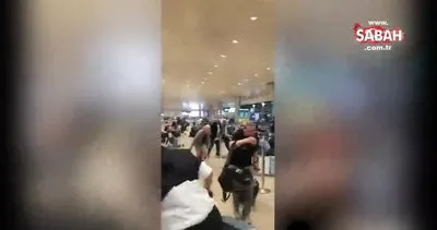 Bombayla uçağa binmek istediler, havaalanı bir anda karıştı | Video