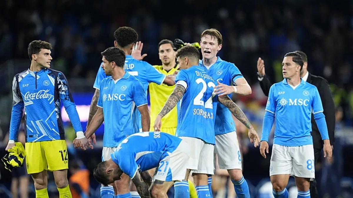Napoli evinde kazandı, Serie A'da liderliğe yükseldi!