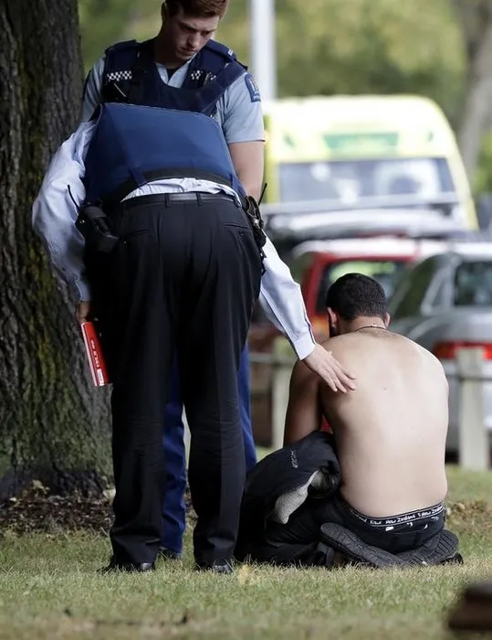 Yeni Zelanda’da iki camiye silahlı saldırı! Çok sayıda ölü ve yaralı var...