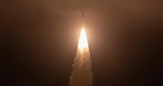 NASA buzul inceleme uydusu başarıyla fırlattı