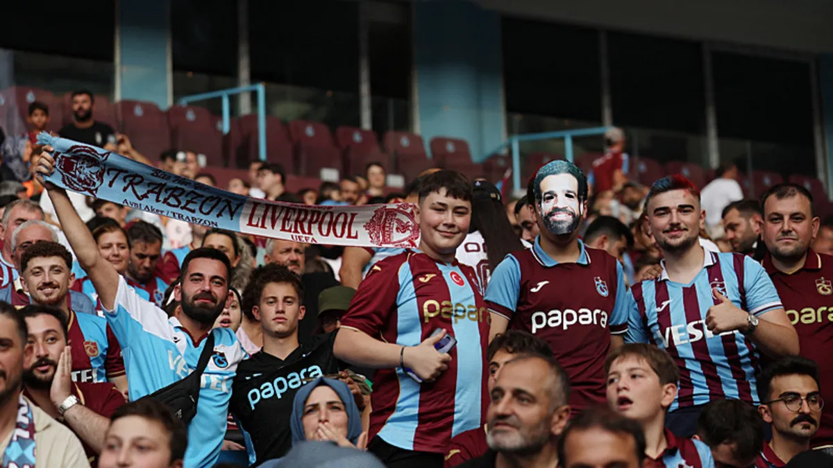 CANLI | Muhammed Salah taraftarla buluşuyor! Trabzonspor yeni transferine imza töreni düzenliyor haber görseli