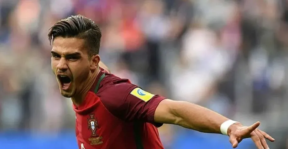 Dünyanın en yakışıklı 50 futbolcusu (Güncel Liste paylaşıldı) | Türk Milli yıldızlar listeyi altüst etti