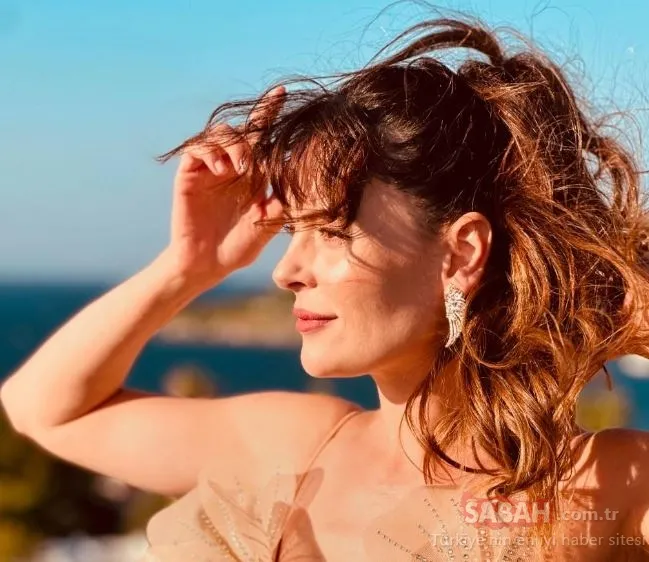 Berk Oktay’la evli olan ünlü oyuncu Yıldız Çağrı Atiksoy’dan minik kızıyla yepyeni paylaşım! İşte Yıldız Çağrı Atiksoy’un o paylaşımı!