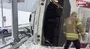 Kemerburgaz’da karlı yolda servis minibüsü yan yattı: 3 yaralı | Video