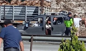 Son dakika: Adana’da TIR’a arkadan çarpan hafif ticari araçtaki 5 kişi öldü! #adana