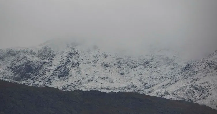 Erek Dağı’na mevsimin ilk karı yağdı