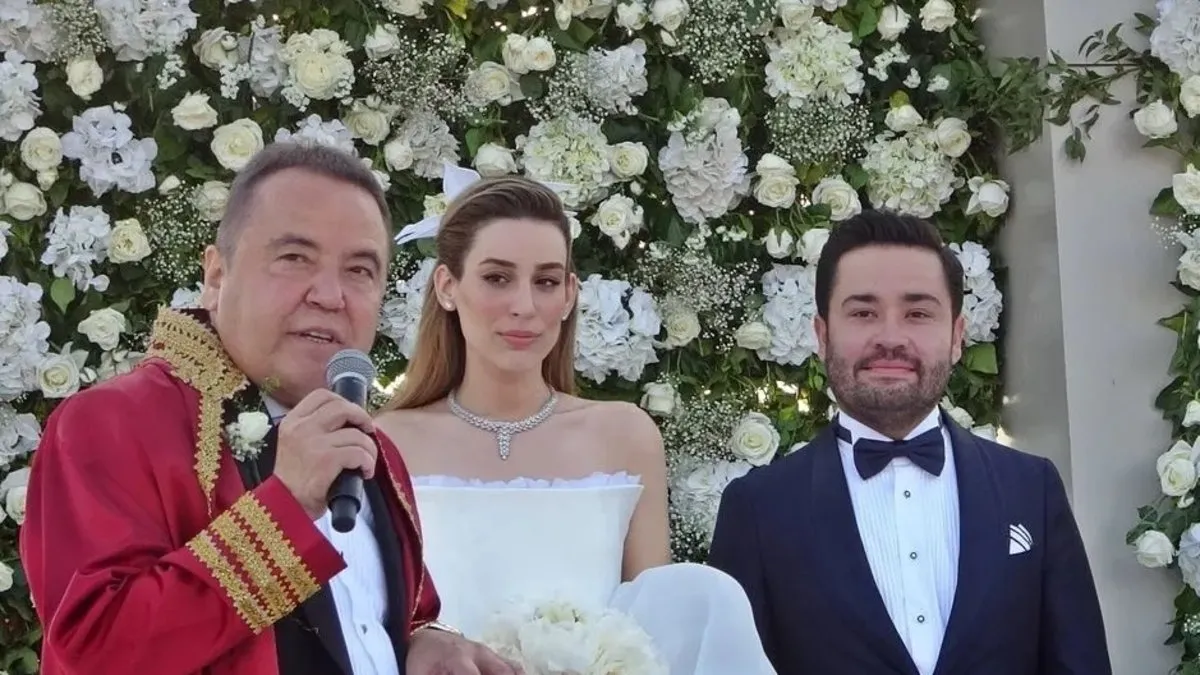 Oğul Böcek firarda… Antalya’da iki ayrı rüşvet soruşturması: Yolsuzluk operasyonunda somut deliller ortaya çıktı Oğul Böcek firarda… Antalya’da iki ayrı rüşvet soruşturması: Yolsuzluk operasyonunda somut deliller ortaya çıktı