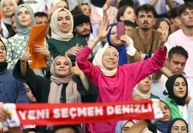 SON DAKİKA: Gençler Başkan Erdoğan'ı bekliyor! Stadyum tıklım tıklım doldu! Coşku her geçen dakika artıyor...