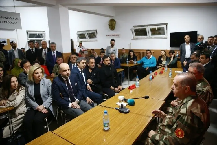 Cumhurbakanı ile beraber ünlü isimler sınıra akın etti