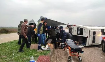 Adana Kozan’da minibüs devrildi: Yaralılar var!