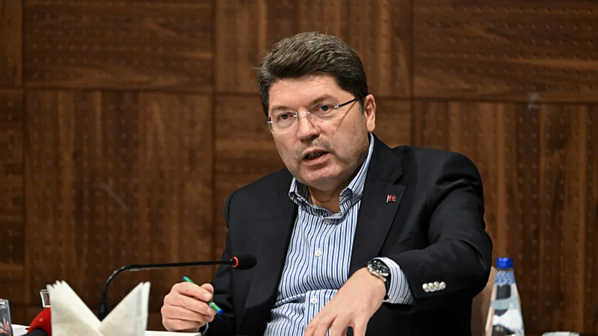 Son Dakika | Adalet Bakanı Yılmaz Tunç’tan ‘İmralı’ya ziyaret’ açıklaması: Komisyon kararı doğrultusunda gerçekleşebilir Son Dakika | Adalet Bakanı Yılmaz Tunç’tan ‘İmralı’ya ziyaret’ açıklaması: Komisyon kararı doğrultusunda gerçekleşebilir