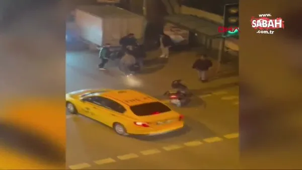 Bayrampaşa'da motosikletlilerin yol verme kavgası kamerada: 1 ölü | Video