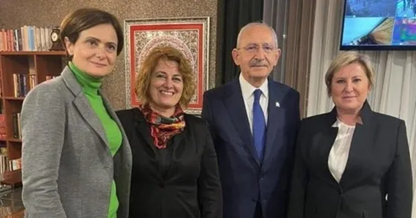 seccade-saygisizligina-suspus-oldular-kilicdaroglunun-ortaklari-tepki-ceken-poza-neden-sessiz-1680381134586.jpg Seccade saygısızlığına 'suspus' oldular: Kılıçdaroğlu'nun ortakları tepki çeken poza neden sessiz?