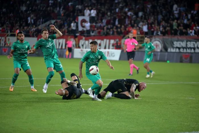 son-dakika-haberi-corum-fk-ile-bodrum-fk-ilk-macta-yenisemedi-iste-play-off-finali-icin-rovans-tarihi-1716232340159.jpg