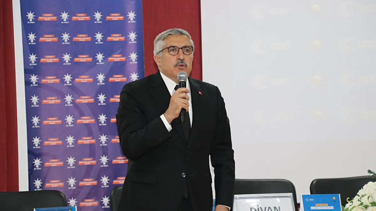 AK Parti Genel Başkan Yardımcısı Yayman, Kütahya’da konuştu: Terörün sonlanması ve terör örgütünün silahlarını bırakması meselesidir AK Parti Genel Başkan Yardımcısı Yayman, Kütahya’da konuştu: Terörün sonlanması ve terör örgütünün silahlarını bırakması meselesidir