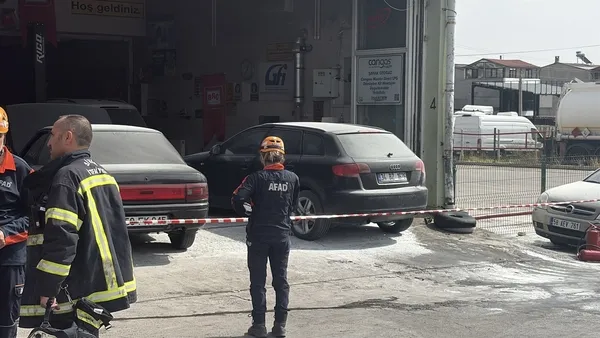 yer-sivas-lpg-donusum-servisinde-korkutan-patlama-yaralilar-var-1789981802280.jpg