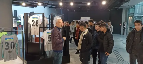 firatin-cocuklari-istanbulu-gezdi-1671629591901.jpg