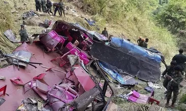 Sri Lanka’da korkunç kaza: Yolcu otobüsü uçuruma yuvarlandı