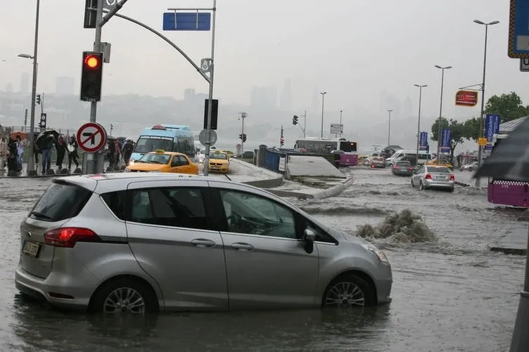 İstanbul yağmura teslim oldu
