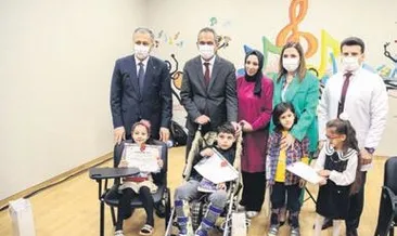 Karnelerini Bakan Özer verdi