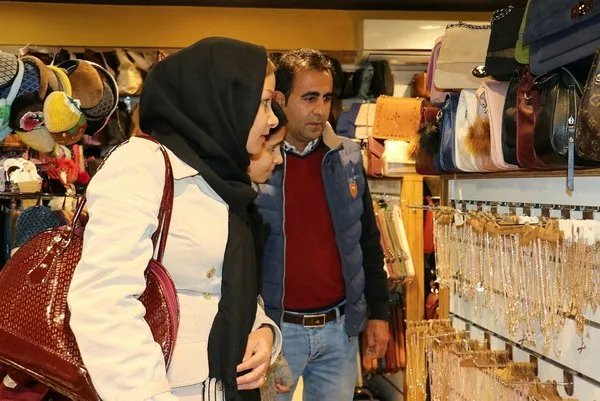 İranlılar Nevruz tatili için Van'a akın ediyor